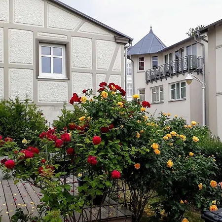 Villa Luxus - Kleine Rosenvilla Sassnitz